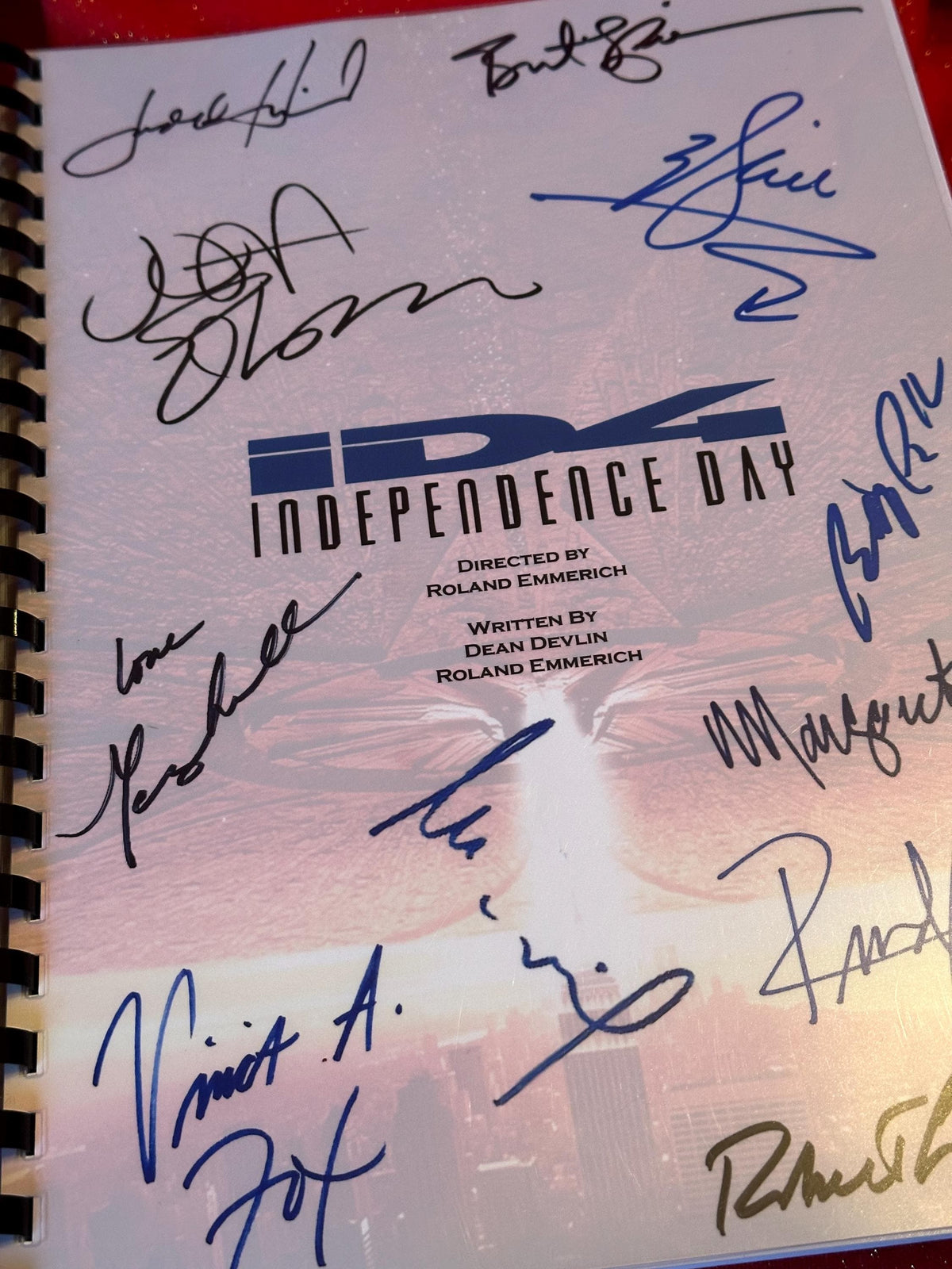 INDEPENDENCE, DAY Movie Script, With Printed Cast Signatures, Autographs