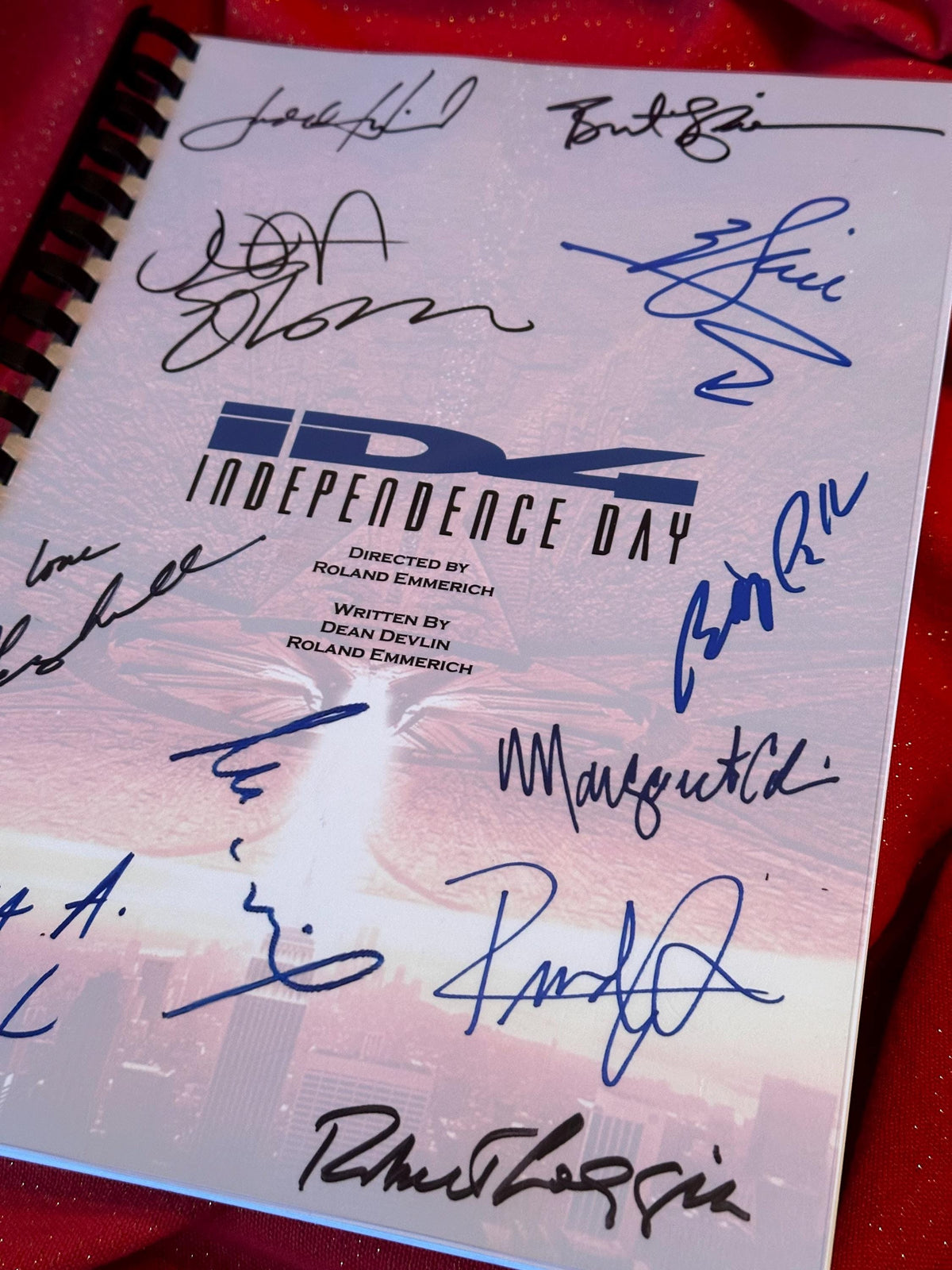 INDEPENDENCE, DAY Movie Script, With Printed Cast Signatures, Autographs