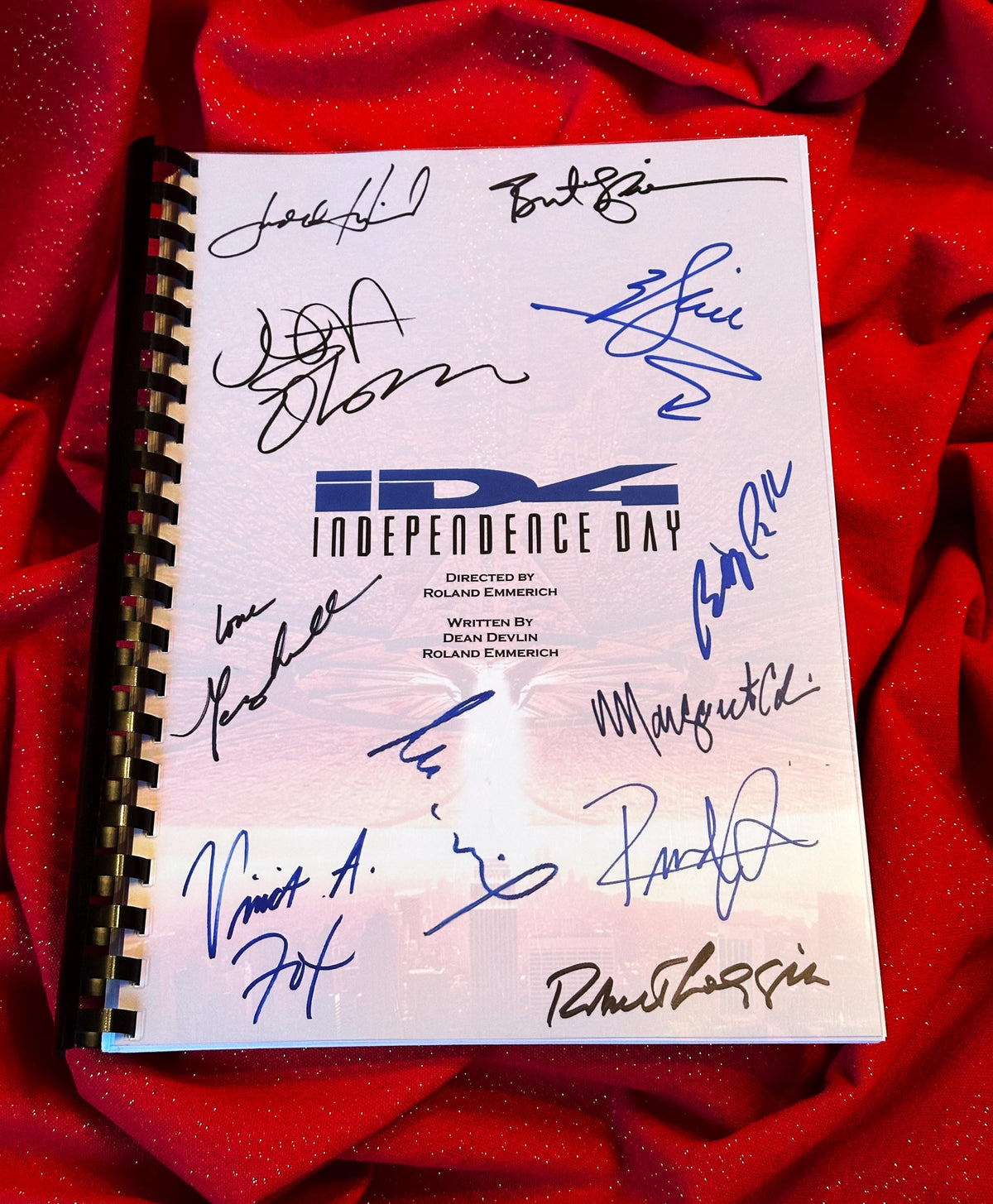INDEPENDENCE, DAY Movie Script, With Printed Cast Signatures, Autographs
